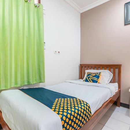 جاكرتا Spot On 2033 Kayumanis Homestay Syariah المظهر الخارجي الصورة