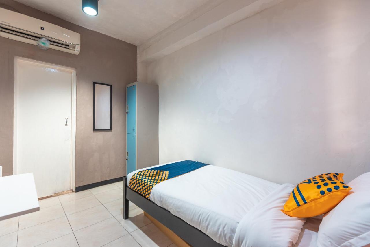 جاكرتا Spot On 2033 Kayumanis Homestay Syariah المظهر الخارجي الصورة