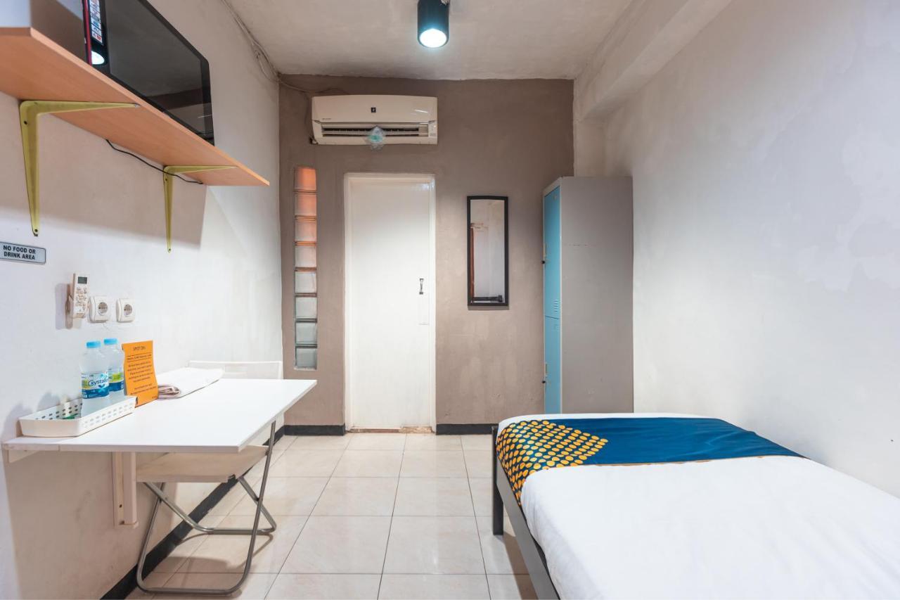جاكرتا Spot On 2033 Kayumanis Homestay Syariah المظهر الخارجي الصورة
