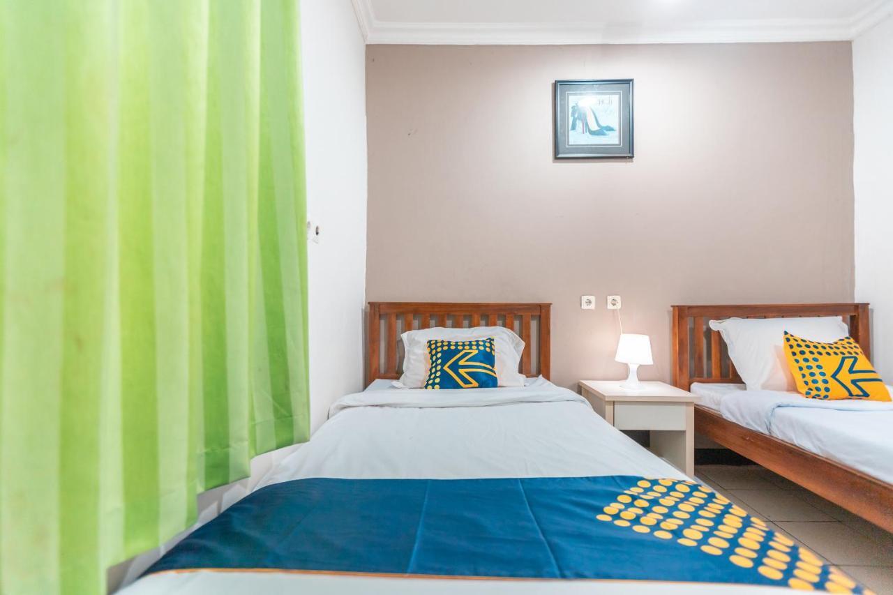 جاكرتا Spot On 2033 Kayumanis Homestay Syariah المظهر الخارجي الصورة