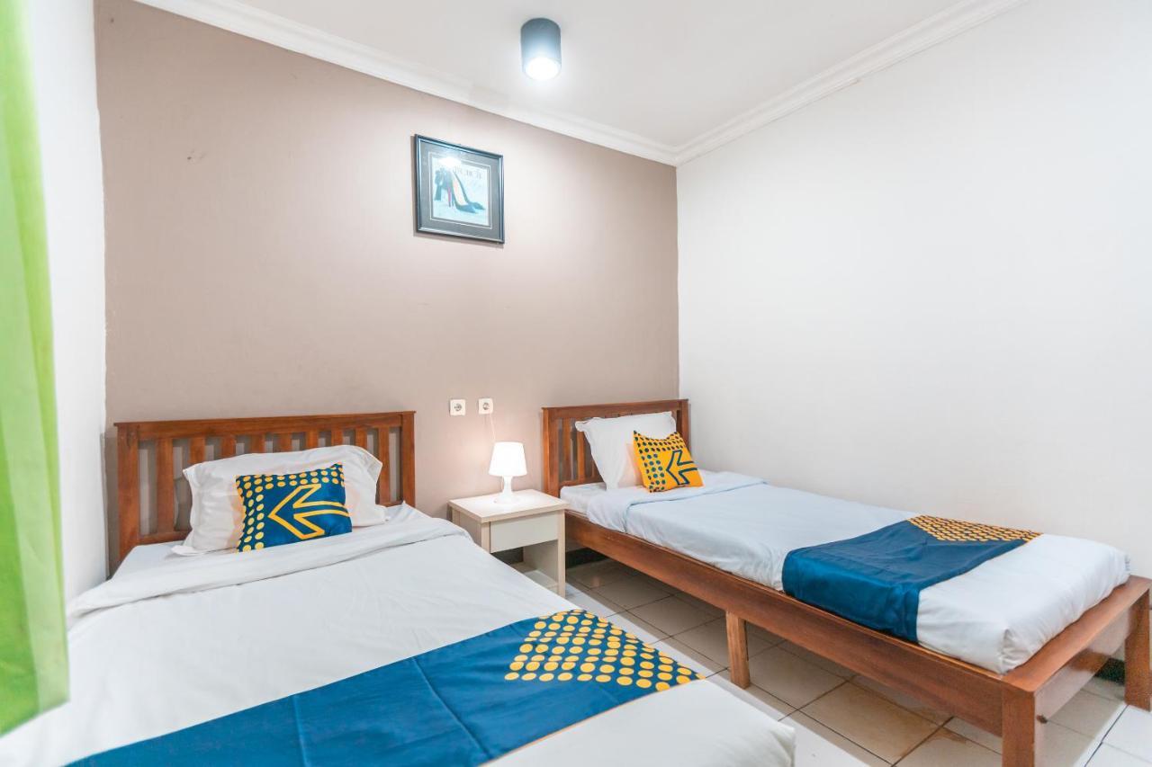 جاكرتا Spot On 2033 Kayumanis Homestay Syariah المظهر الخارجي الصورة