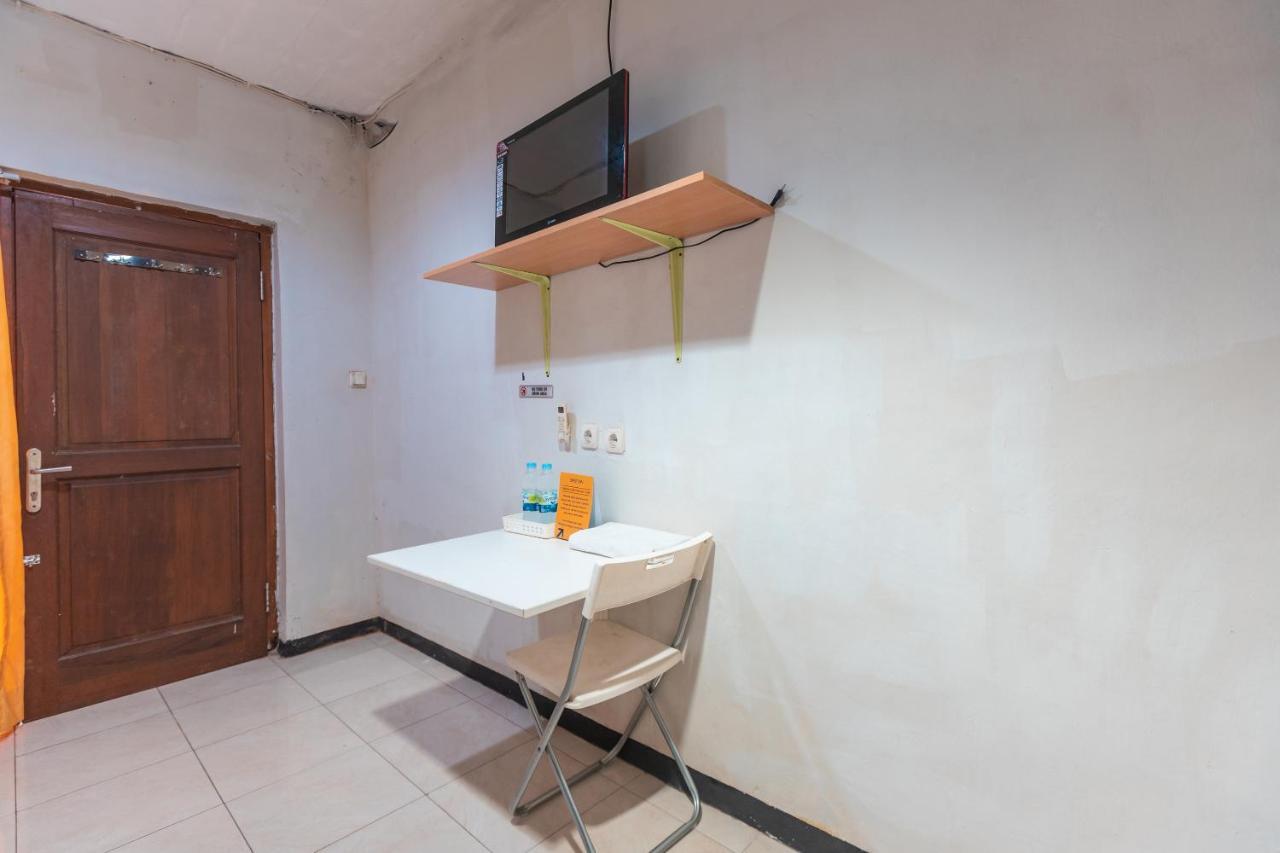 جاكرتا Spot On 2033 Kayumanis Homestay Syariah المظهر الخارجي الصورة