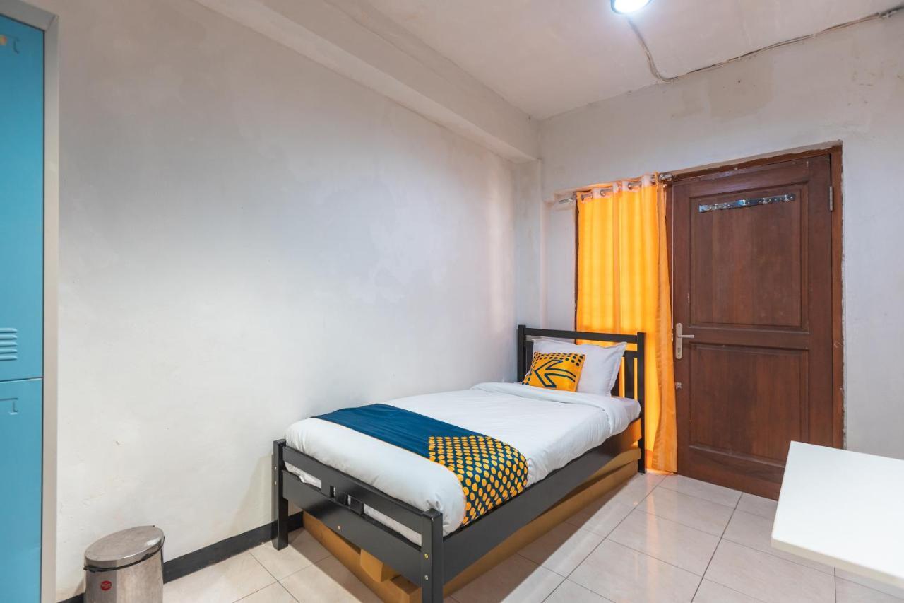جاكرتا Spot On 2033 Kayumanis Homestay Syariah المظهر الخارجي الصورة