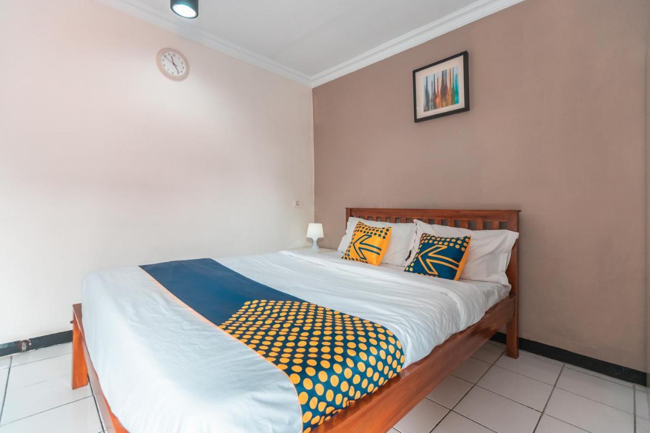 جاكرتا Spot On 2033 Kayumanis Homestay Syariah المظهر الخارجي الصورة